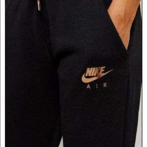 Nike - Rose gold & Black matching set